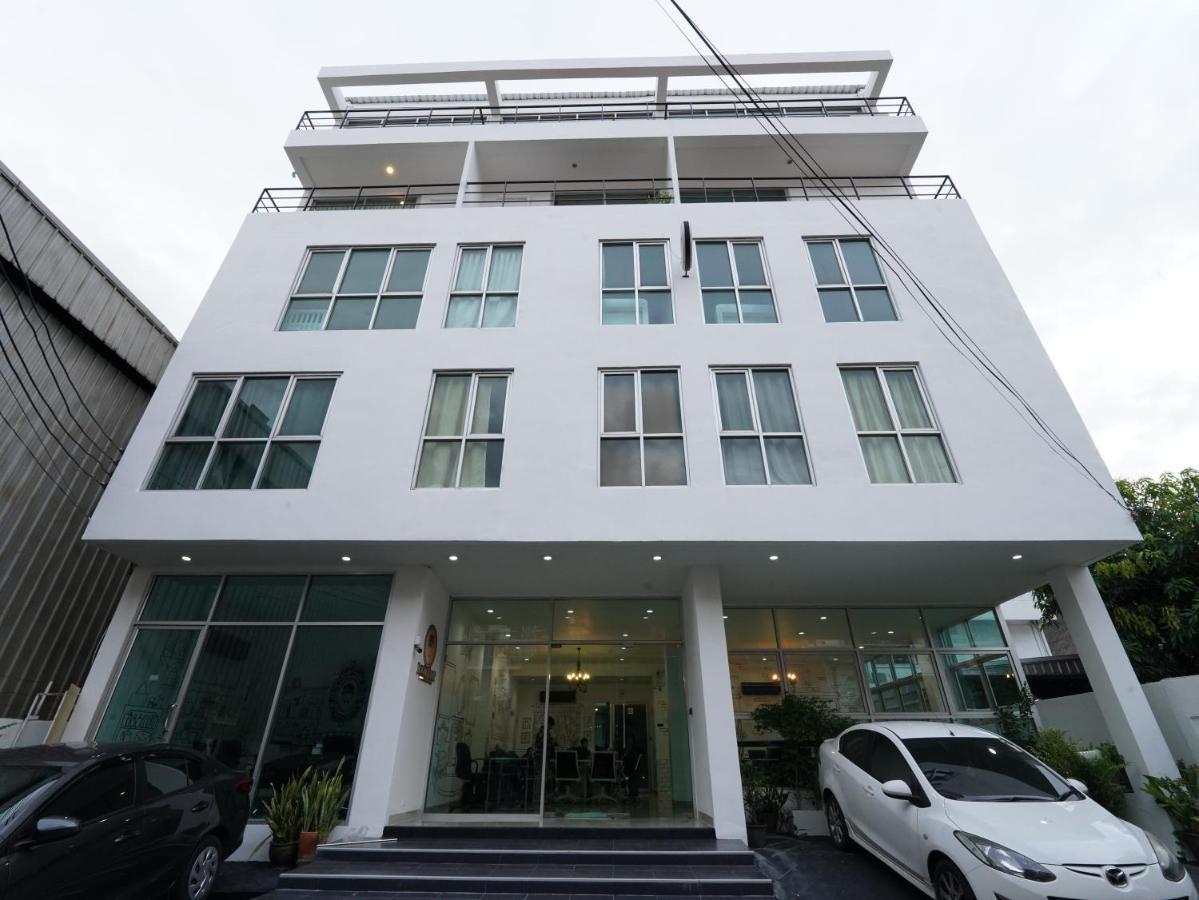 Roomquest Bangkok Sukhumvit 50 エクステリア 写真