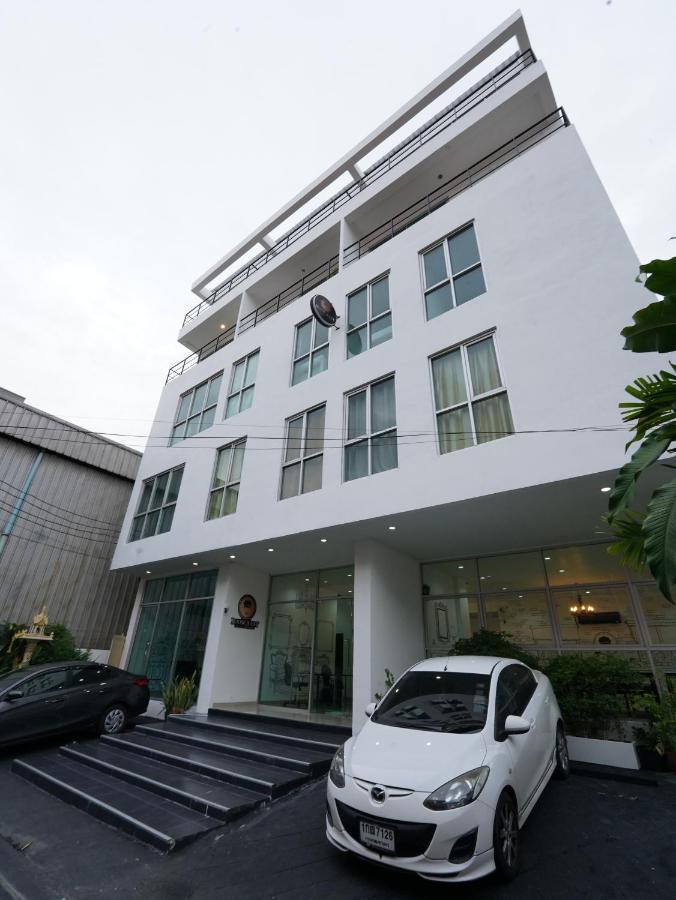 Roomquest Bangkok Sukhumvit 50 エクステリア 写真