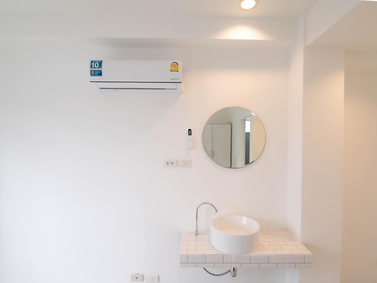 Roomquest Bangkok Sukhumvit 50 エクステリア 写真