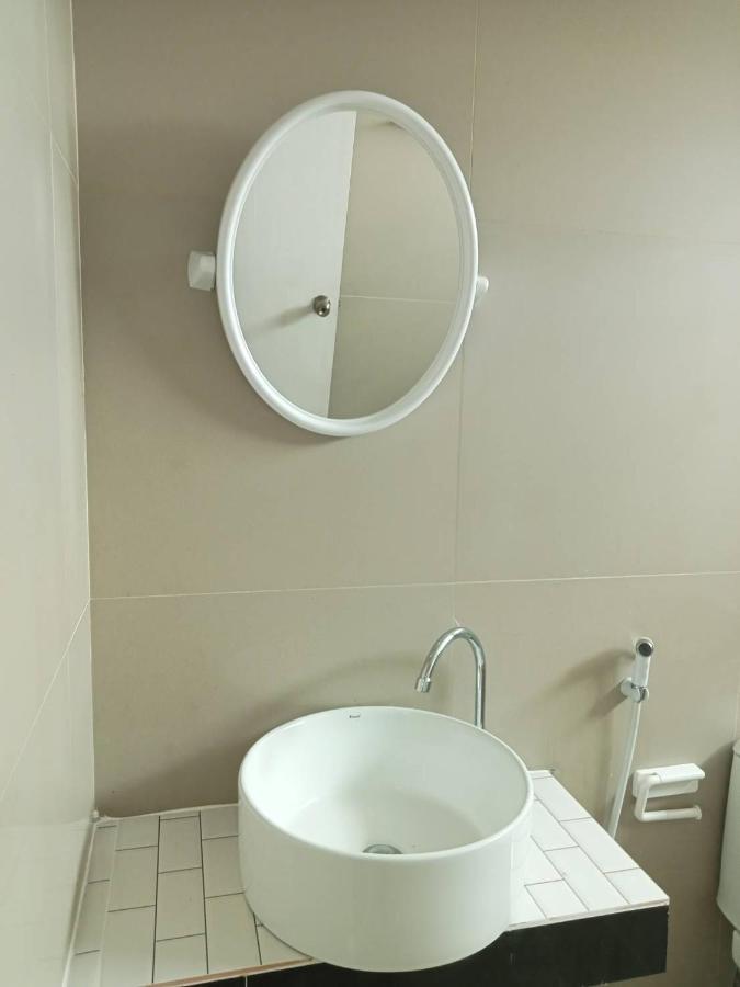Roomquest Bangkok Sukhumvit 50 エクステリア 写真