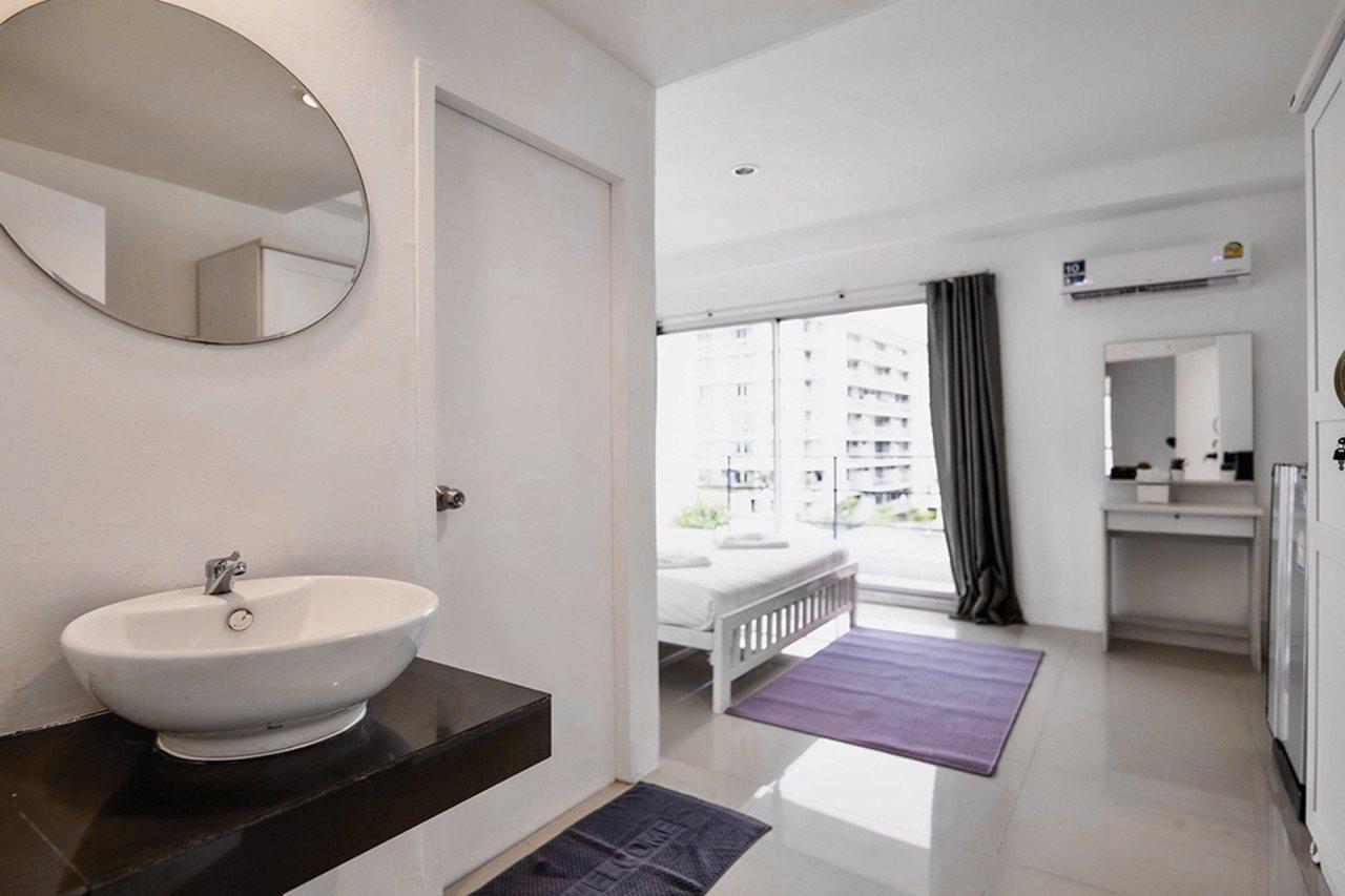 Roomquest Bangkok Sukhumvit 50 エクステリア 写真